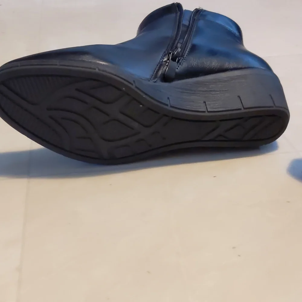 Spring Step booties - Picture 2 of 4